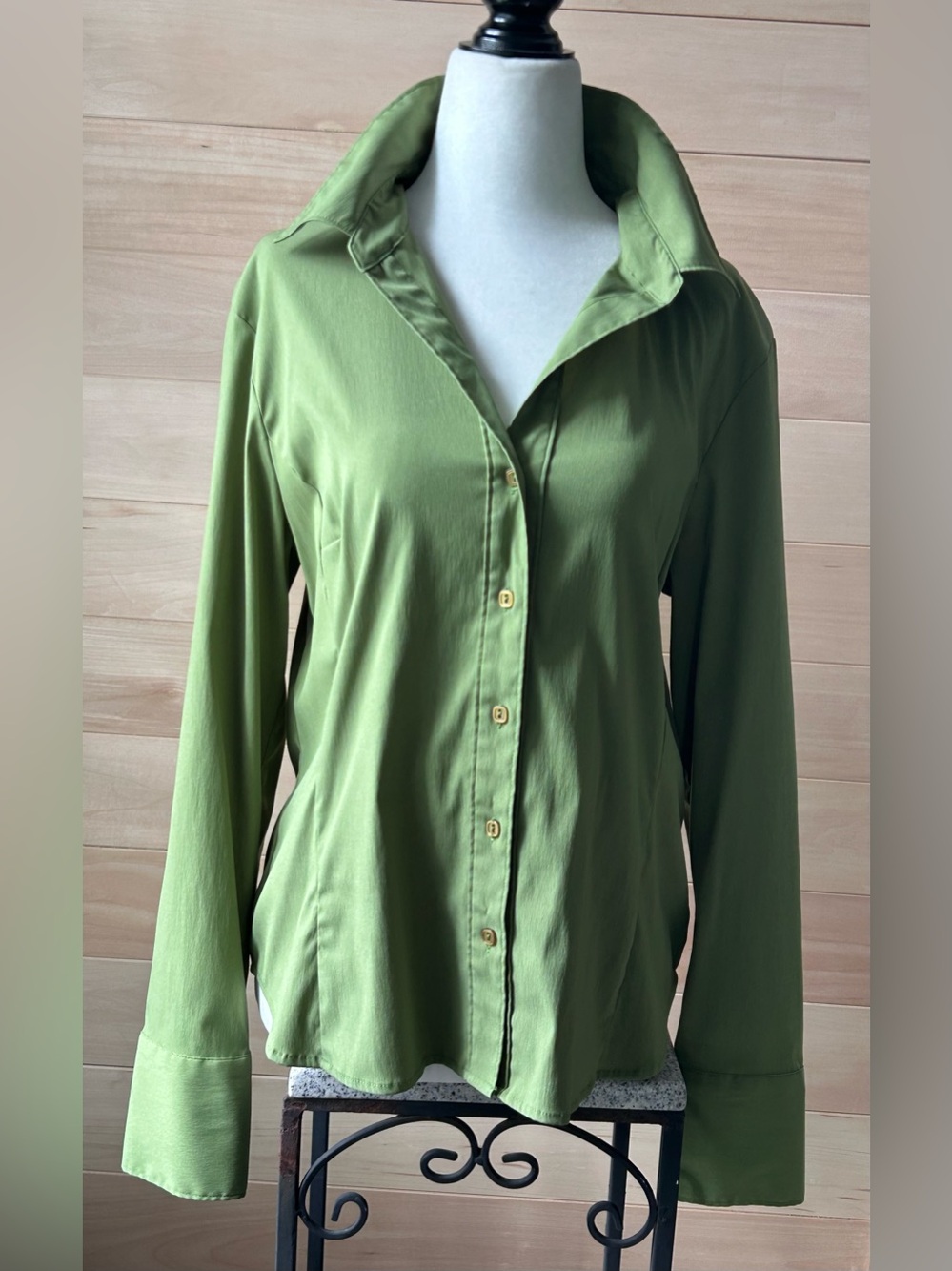 Jessica size large button up, long sleeve blouse, green, square buttons tailored